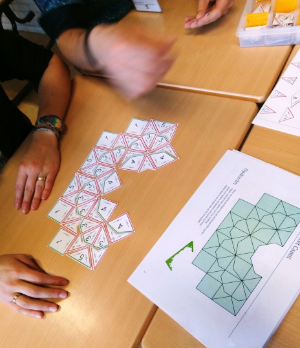 [size=100]Participants made an attempt to reconstruct the muqarnas design by placing the paper tiles in the right possition. 
The muqarnas design (in green) shows the boundaries of each element but does not show the boundaries of the layers.[/size]