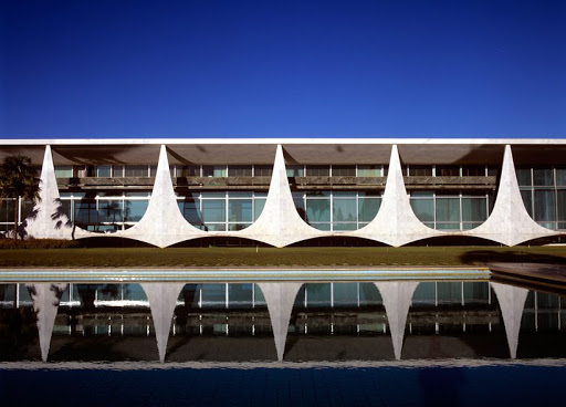Palácio da Alvorada - Brasília (arquitetura de Oscar Niemeyer)